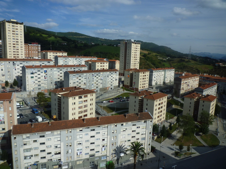 Etxebizitza eskuratzeko eskubide subjektiboa jakinarazi die Lakuak 5.093 familiari.