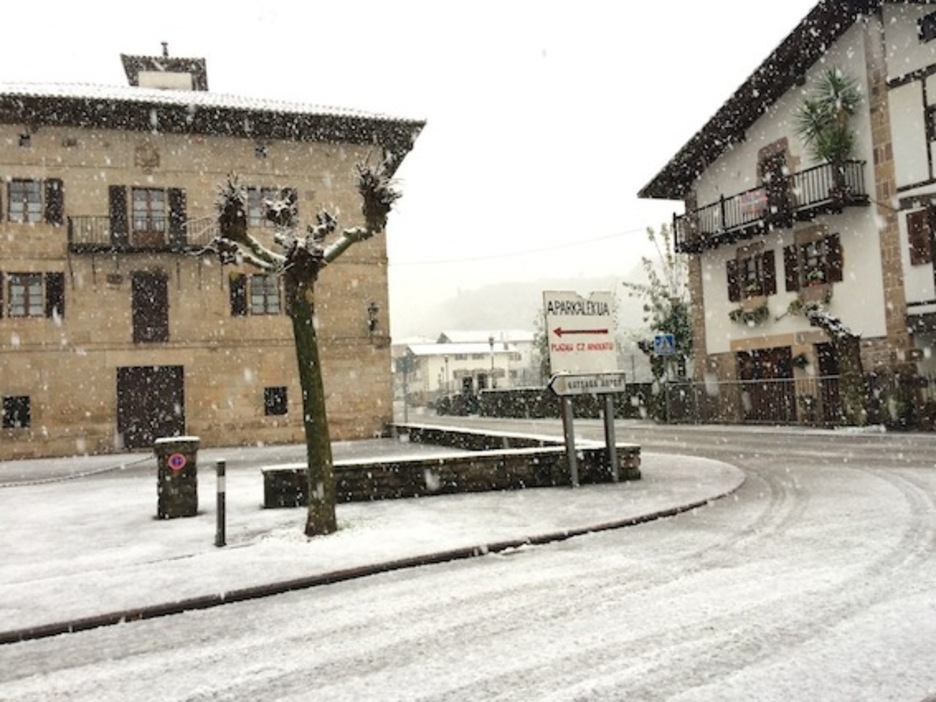 Ituren, elurrak zurituta. (Jagoba MANTEROLA/ARGAZKI PRESS)