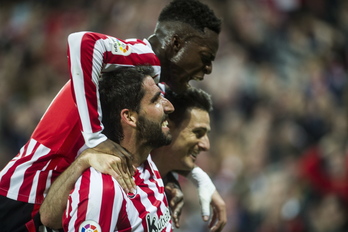 Jugadores del Athletic celebran el gol de Raul García ante el Villarreal. (Marisol RAMIREZ / ARGAZKI PRESS)