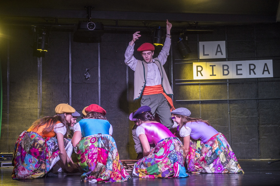 Oalaeta Ballet-ak elkarteko dantzariak. (Marisol RAMIREZ / ARGAZKI PRESS)