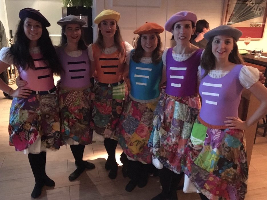 Olaeta elkarteko dantzariak.