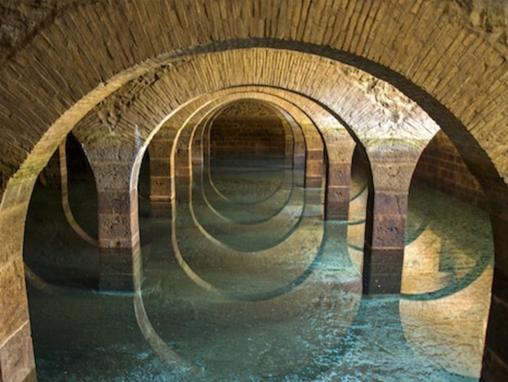 La imagen de los depósitos de Mendillorri de Daniel Andión Espinal será la portada del calendario municipal de Iruñea. (AYUNTAMIENTO DE IRUÑEA)