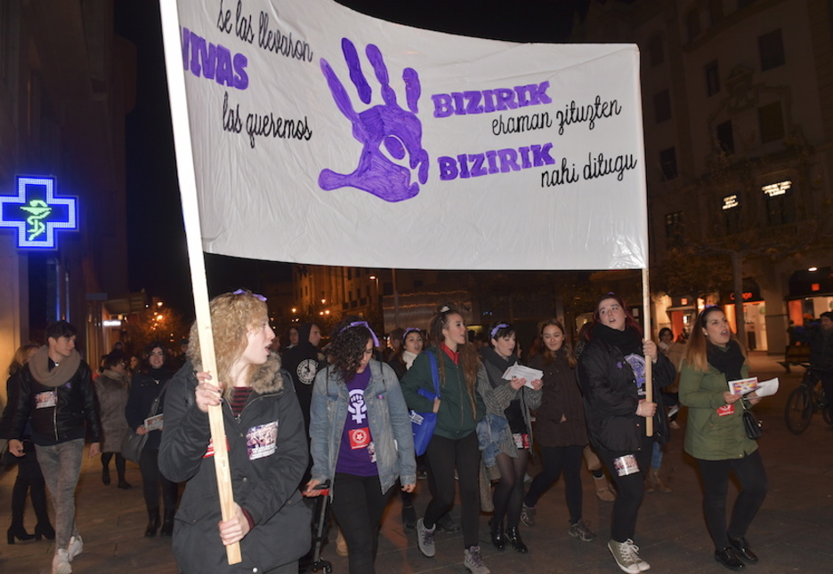 Pancarta en Iruñea. (Idoia ZABALETA / ARGAZKI PRESS)