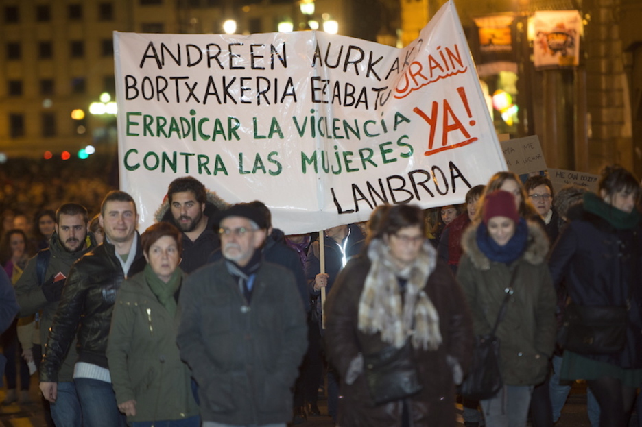 Pancarta en la marcha de Bilbo. (Monika DEL VALLE / ARGAZKI PRESS)