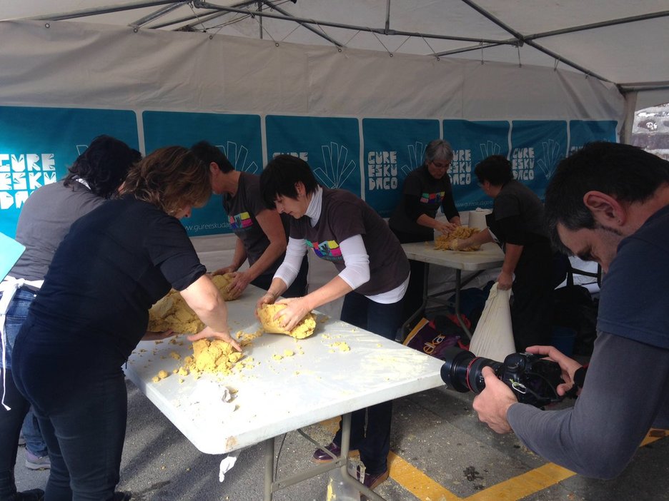 Talorik gabeko galdeketarik ez da egundo. (GED)