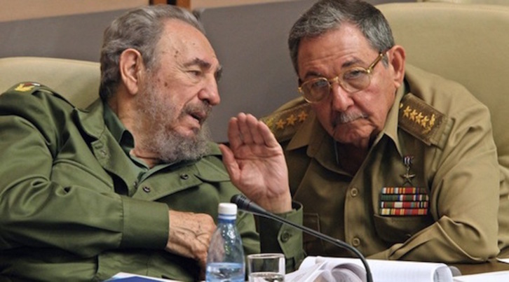 Fidel y Raúl Castro. (Adalberto ROQUE/AFP)