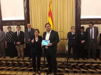 Oriol Junqueras, junto a Carme Forcadell, presidenta del Parlament. (@govern)