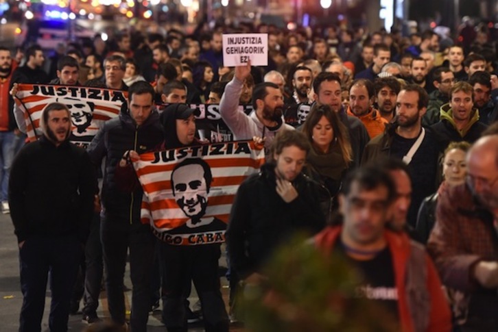 Cientos de personas se han manifestado para exigir justicia en el caso de Iñigo Cabacas. (ARGAZKI PRESS)