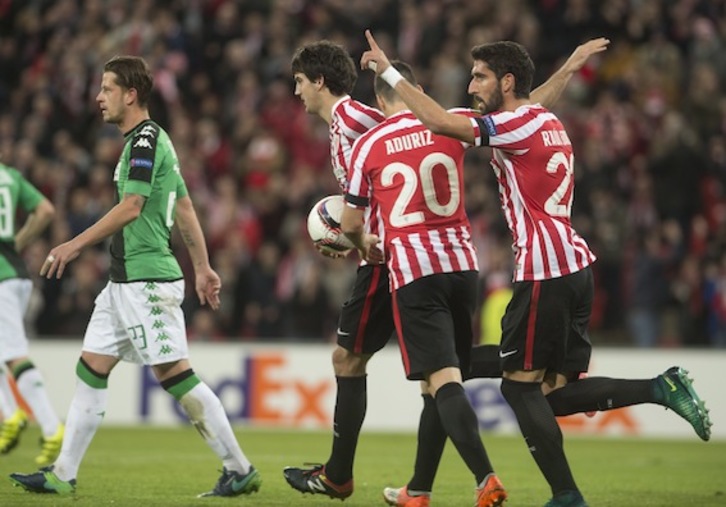 Raúl García, celebrando un gol en un partido anterior. (Monika DEL VALLE/ARGAZKI PRESS)