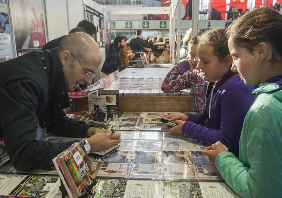 Eskaintza zabala, gaurtik aurrera Durangon. (Luis JAUREGIALTZO / ARGAZKI PRESS)