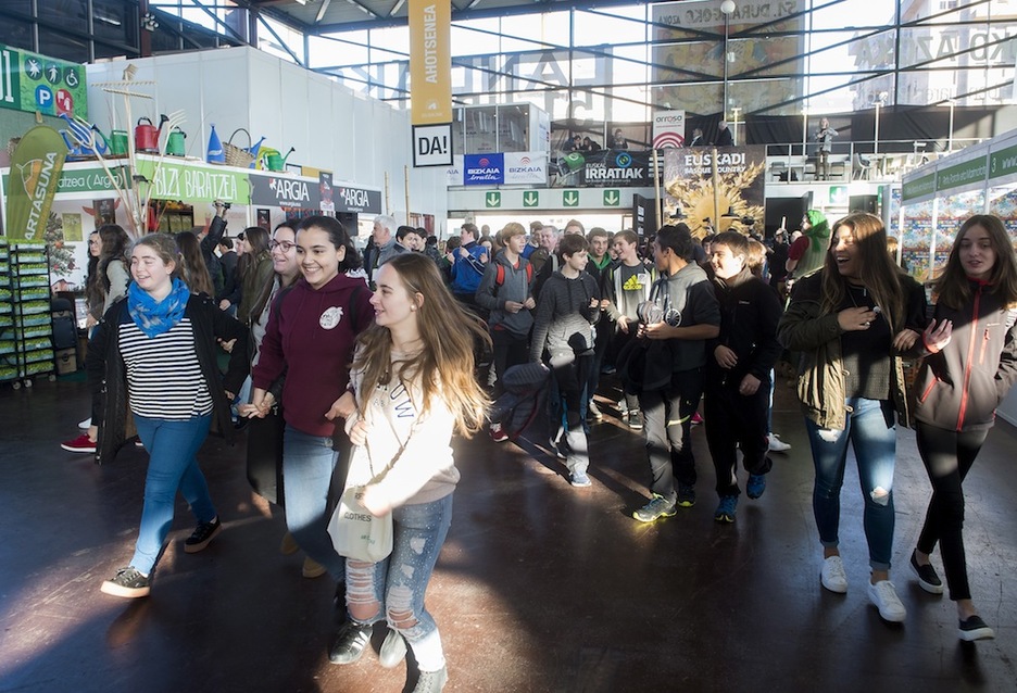 Ateak ireki dituzten unea. (Luis JAUREGIALTZO / ARGAZKI PRESS)