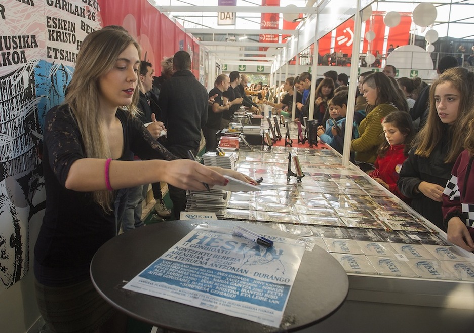 Zuriñe Hidalgo, Hesian taldearen izen bereko diska aurkezten. (Luis JAUREGIALTZO / ARGAZKI PRESS)