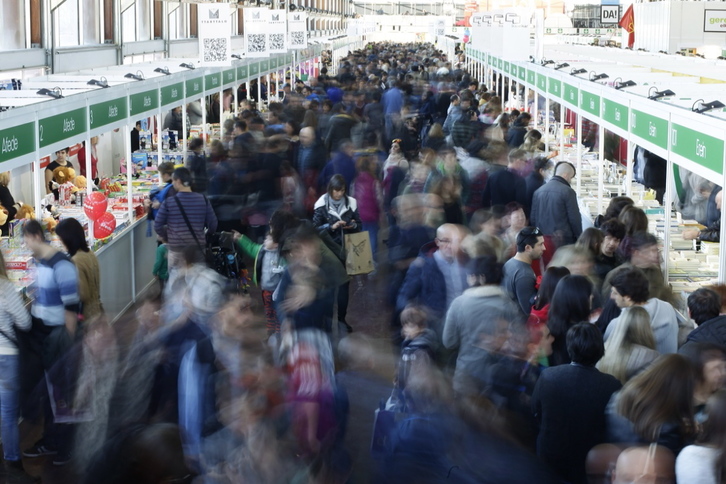 Asteburuarekin batera jendetza gehiago nabari da Durangon. (Aritz LOIOLA/ARGAZKI PRESS)