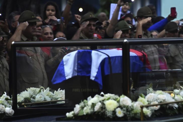 Los restos de Fidel llegan a Santiago de Cuba. (Rodrigo ARANGUA / AFP) 