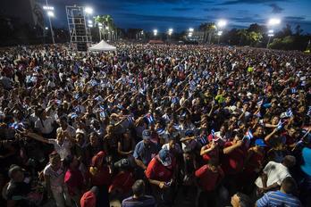  La Plaza de la Revolución Antonio Maceo de Santiago de Cuba, inundada para despedir a Fidel. (Juan BARRETO/AFP)
