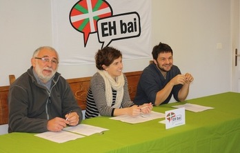 Jean-Claude Mailharin, Anita Lopepe eta Peio Etxeberri-Aintzart Baionan antolatu agerraldian. ©Naiz