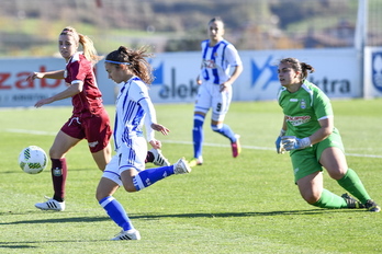Nahikari García ha anotado tres de los cuatro goles blanquiazules. (Juan Carlos RUIZ / ARGAZKI PRESS)