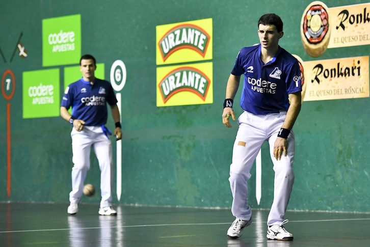 Jokin Altunak min hartu zuen Binakako Txapelketako lehen jardunaldian. (Juan Carlos RUIZ / ARGAZKI PRESS)