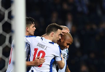 El Oporto se mete en octavos tras golear al Leicester. (FRANCISCO LEONG / AFP)