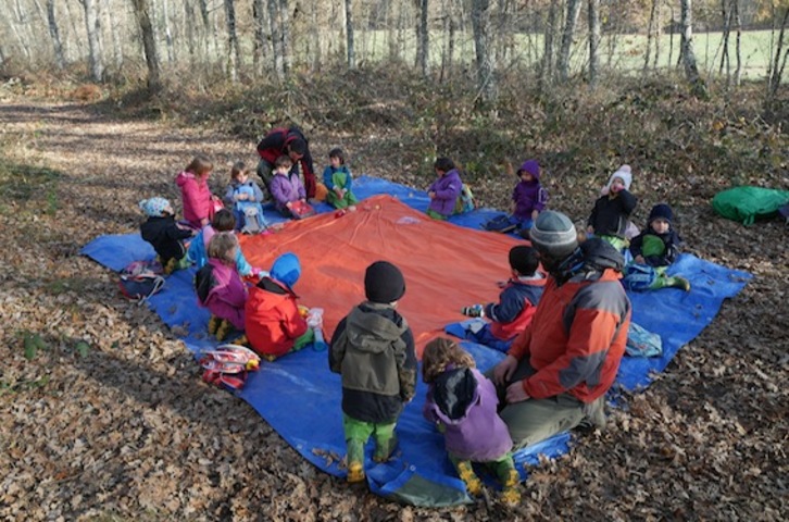 La hora del almuerto en Plisti-Plasta. (Gotzon ARANBURU)