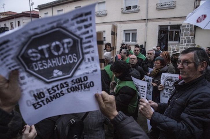 El Gobierno ha renovado hasta 2018 el protocolo para la protección de personas desahuciadas. (Jagoba MANTEROLA/ARGAZKI PRESS)