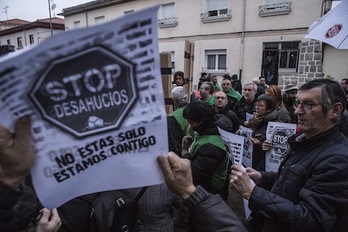 El Gobierno ha tenido en cuenta las propuestas de la PAH para buscar alternativas a los desahucios. (Jagoba MANTEROLA/ARGAZKI PRESS)