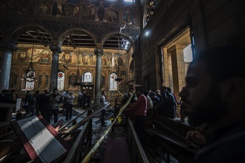 Koptoen katedralaren itxura, erasoaren ostean. (Khaled DESOUKI/AFP) 