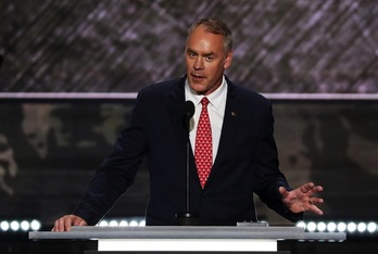 El elegido por Trump para el Departamento de Interior, Ryan Zinke, en una imagen de archivo. (Alex WONG/AFP)