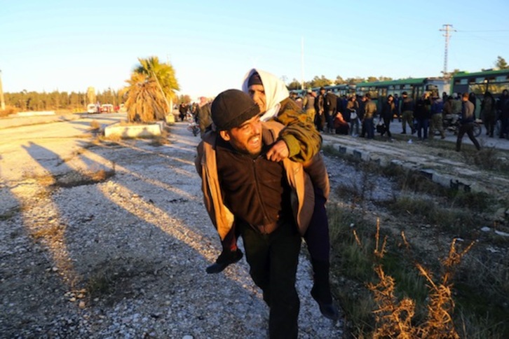 Labores de evacuación en Alepo. (Baraa AL-HALABI/AFP)