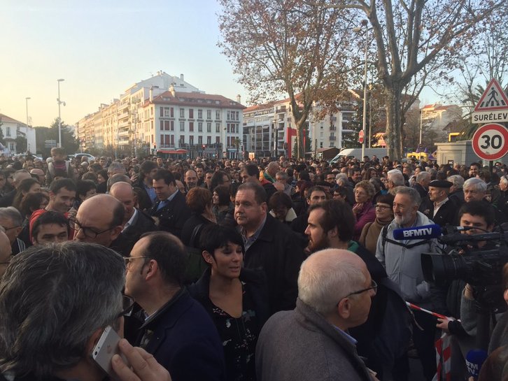 Minutos previos al inicio de la marcha. (KAZETA.EUS)