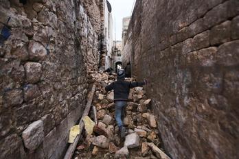 Imagen de Alepo tomada este domingo. (Youssef KARWASHAN/AFP)