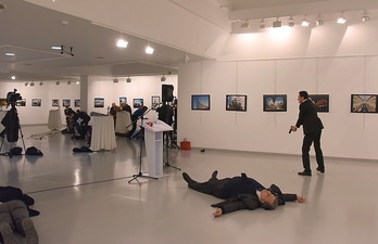 El embajador ruso en Turquía ha fallecido tiroteado por un hombre. (AFP)