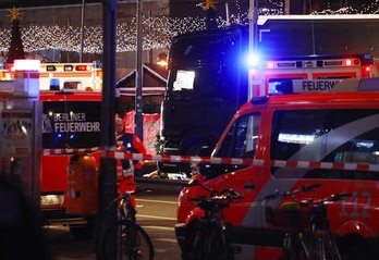 Servicios de emergencia desplegados en el lugar de los hechos. (Odd ANDERSEN/AFP)