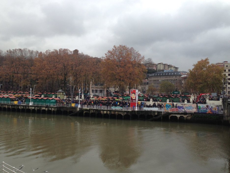 Areatza urrunetik. Areatza urrunetik.