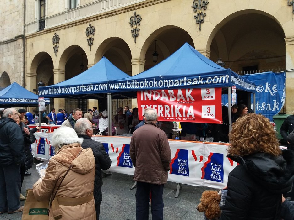 Bilboko konpartsen txosna. (@goikodeustu) Bilboko konpartsen txosna. (@goikodeustu)