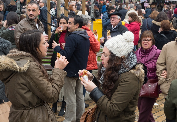 Talo con txorizo para coger fuerzas, no hay nada mejor. (ARGAZKI PRESS)