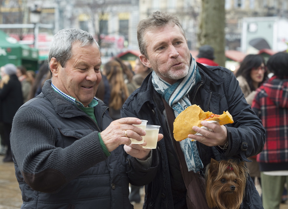 Taloa izaten da San Tomas azokako jakirik preziatuena. (Monika DEL VALLE / ARGAZKI PRESS) Taloa izaten da San Tomas azokako jakirik preziatuena. (Monika DEL VALLE / ARGAZKI PRESS)