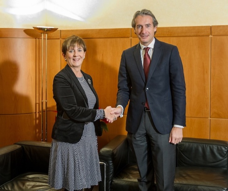 Arantza Tapia e Iñigo de la Serna se han reunido en Gasteiz. (Juanan RUIZ/ARGAZKI PRESS)