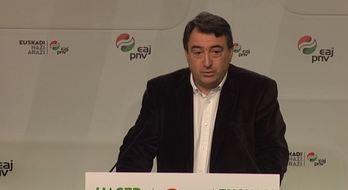 Aitor Esteban, en rueda de prensa. (NAIZ.EUS)