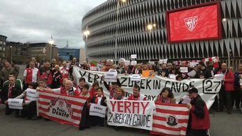 Aficionados dle Athletic han mostrado su apoyo a Yeray en San Mamés. (@SanJoBuruz)