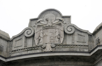 El águila franquista en la sede de Hacienda. (Jon HERNAEZ / ARGAZKI PRESS)