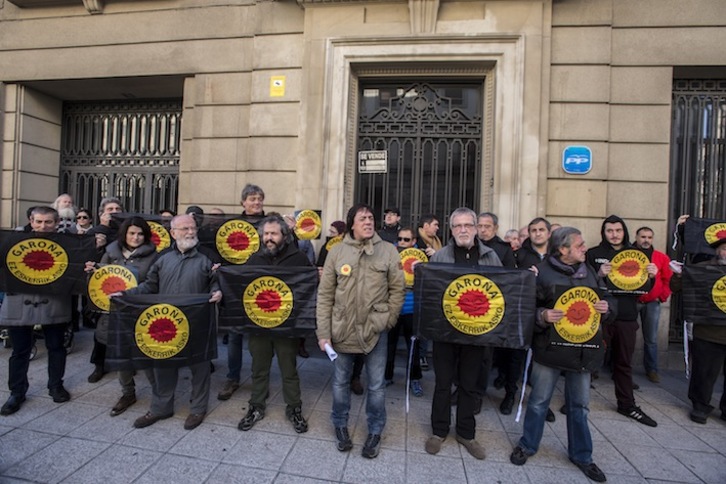 Araba sin Garoña se ha concentrado frente a la sede del PP en Gasteiz. (Jaizki FONTANEDA/ARGAZKI PRESS)