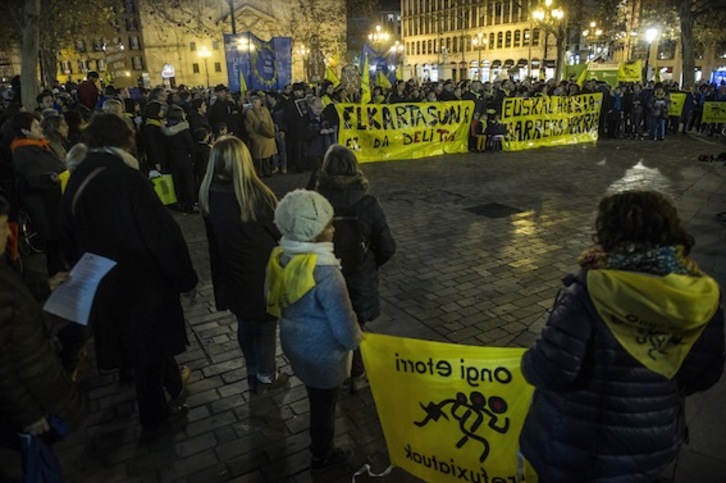 Concentración en el Arenal bilbaino. (Marisol RAMIREZ/ARGAZKI PRESS)