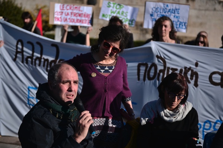Mikel Zuluaga y Begoña Huarte han comparecido ante el Parlamento griego en Atenas. (Louisa GOULIAMAKI/AFP)