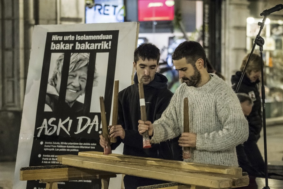 Txalapartariak bukaerako ekitaldian. (Aritz LOIOLA/ARGAZKI PRESS) Txalapartariak bukaerako ekitaldian. (Aritz LOIOLA/ARGAZKI PRESS)