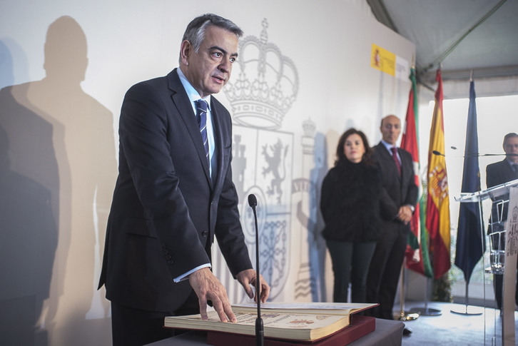 Javier de Andrés, al tomar posesión del cargo de Delegado del Gobierno español. (Jaizki FONTANEDA / ARGAZKI PRESS)