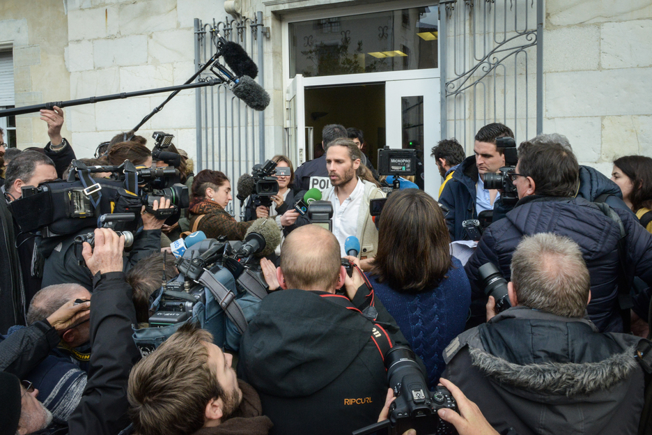 Le presse est venue en nombre au tribunal de Dax. © Isabelle MIQUELESTORENA