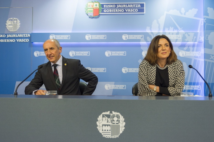 Josu Erkoreka y Beatriz Artolazabal, en su comparecencia de este martes. (Juanan RUIZ / ARGAZKI PRESS)