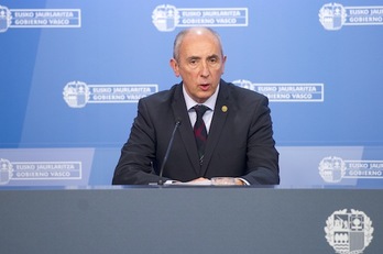 Josu Erkoreka, portavoz del Ejecutivo de Lakua, en su comparecencia posterior al Consejo de Gobierno. (Juanan RUIZ/ARGAZKI PRESS)