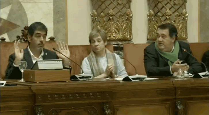 Eneko Goia, Miren Azkarate y Ernesto Gasco durante el pleno de hoy.